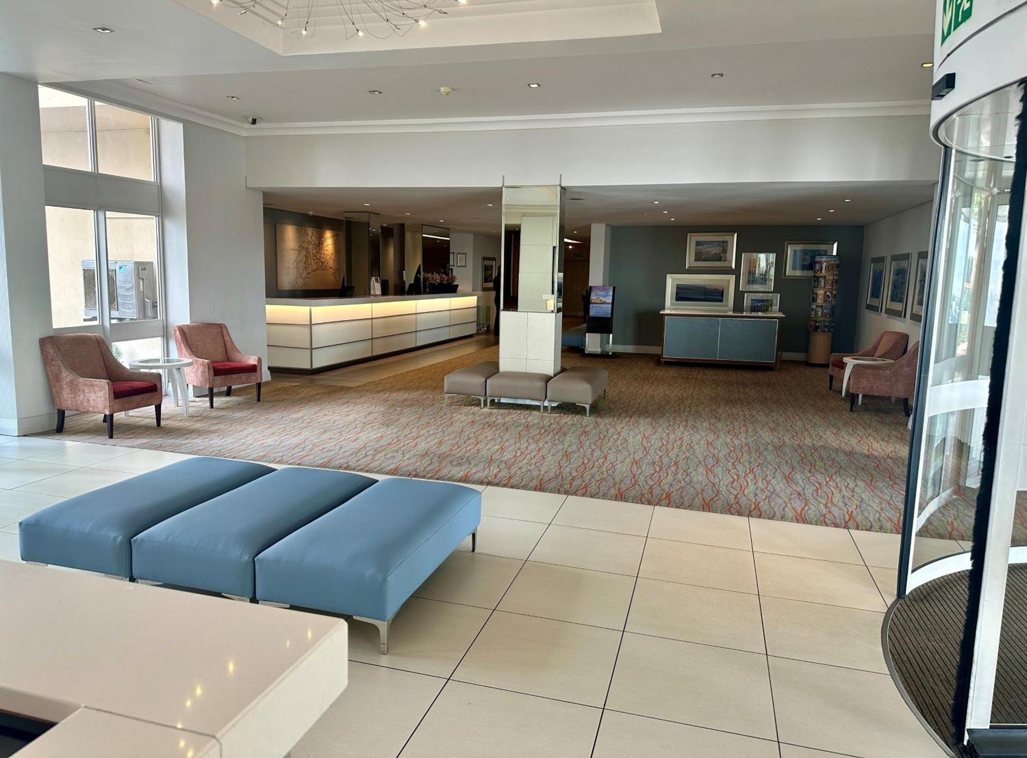 Garden Court Nelson Mandela Boulevard 3*